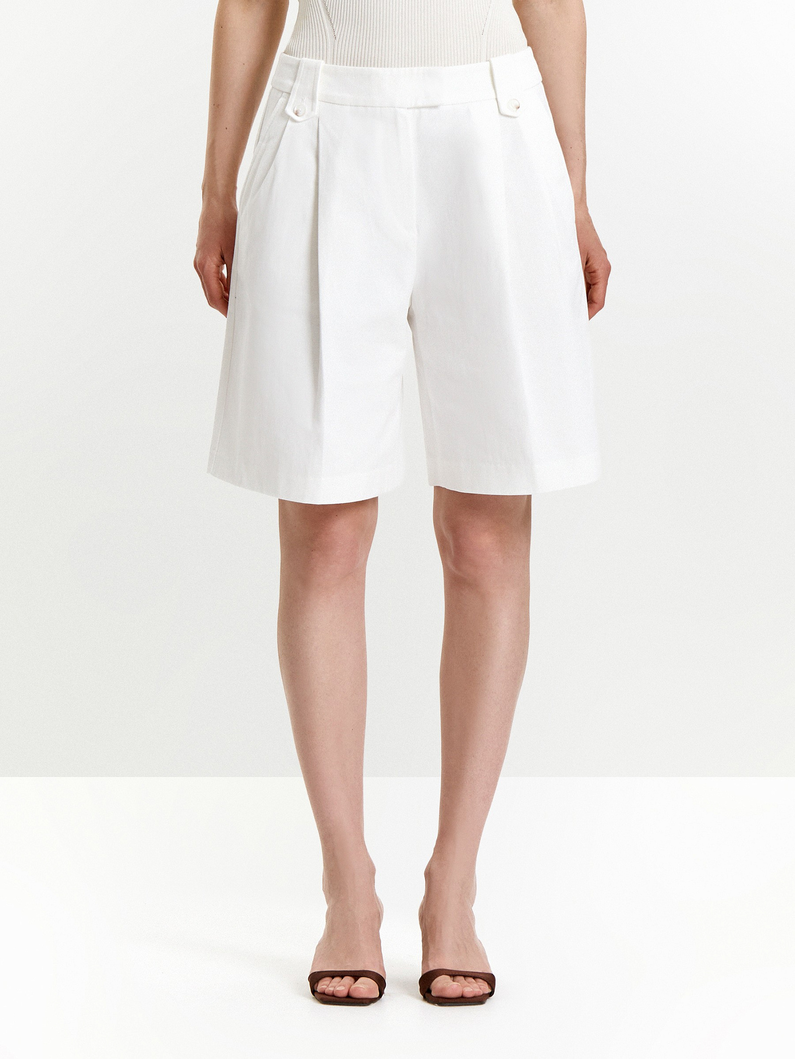 Шорты с защипами из 100% хлопка